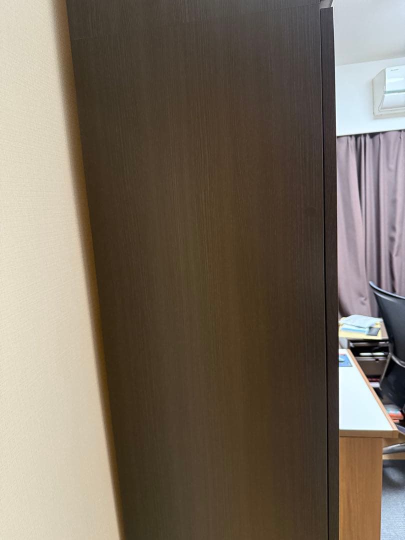 【値下げ応相談】ディノス　扉付き本棚（高さ230×幅59×奥行44.5）