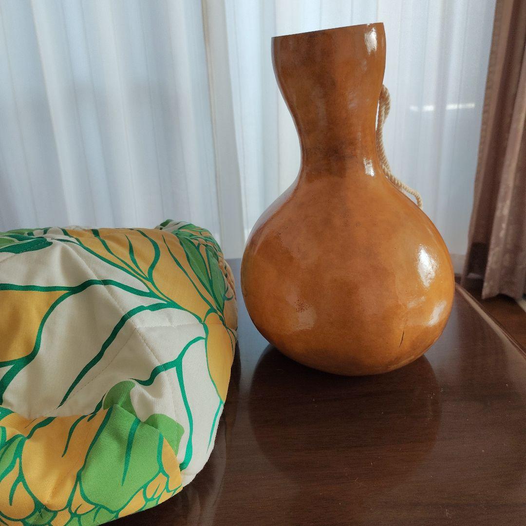 フラダンス用楽器、イプと花柄カバー