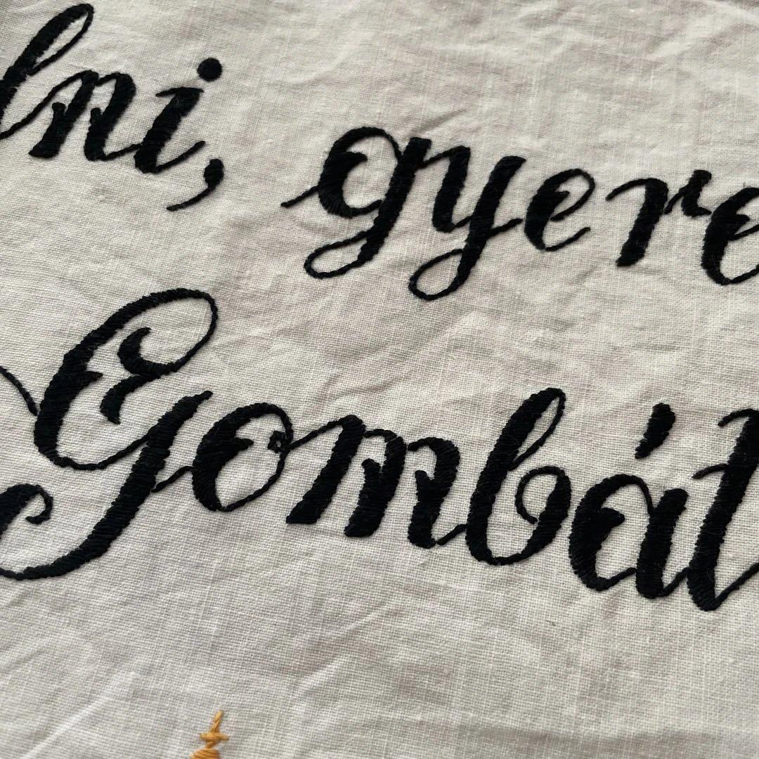 【アンティーク】ハンガリー蚤の市　刺繍クロス　キノコと花