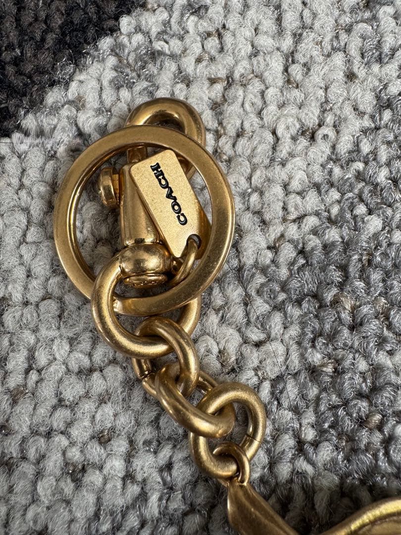 COACH チェリーキーホルダー ゴールドグリッター