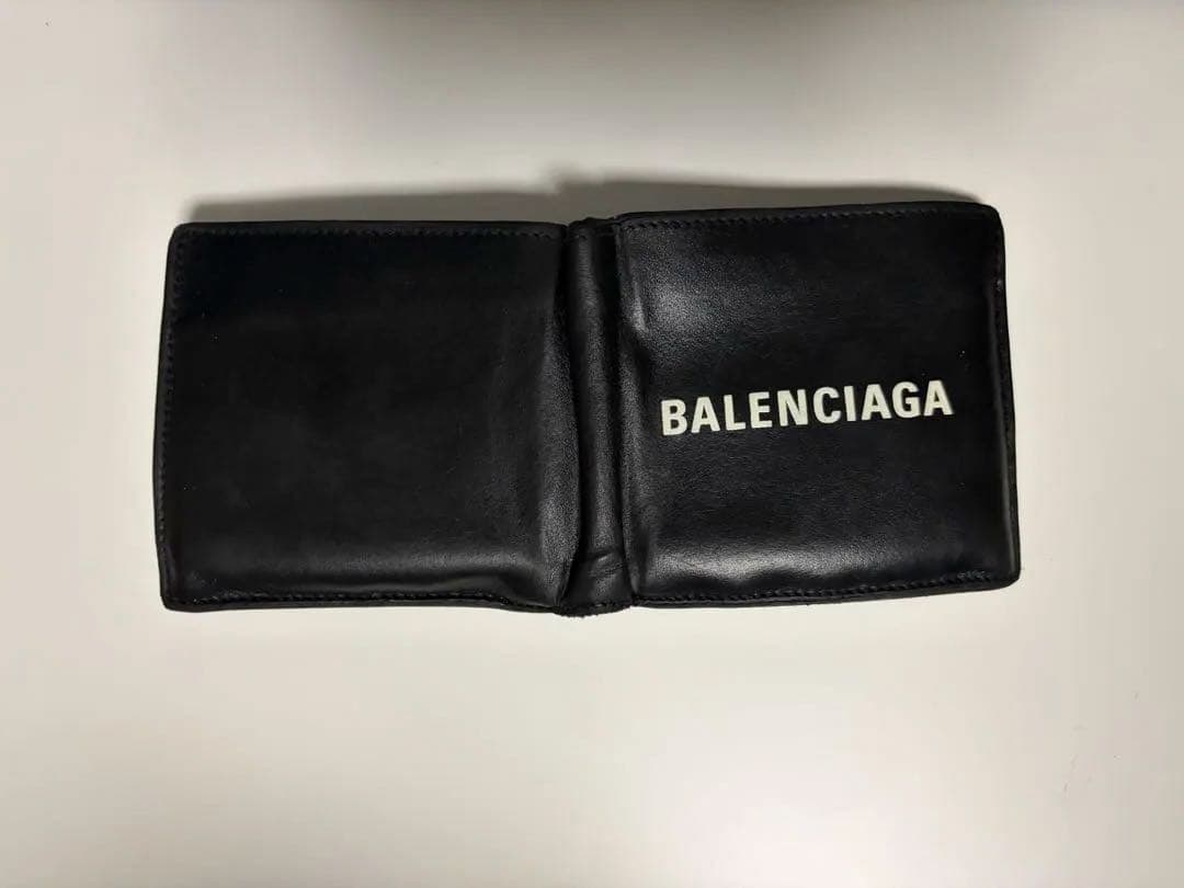 BALENCIAGA ブラックレザー 二つ折り財布