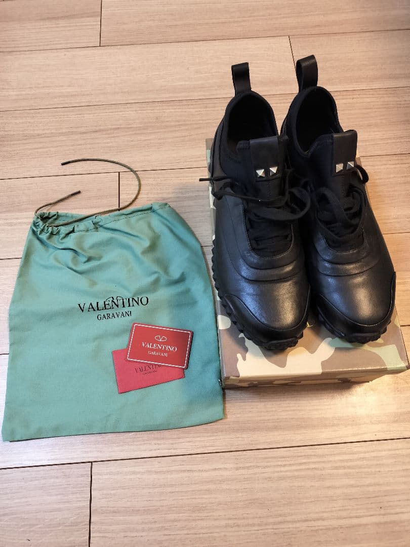 VALENTINO GARAVANI ブラックスニーカー