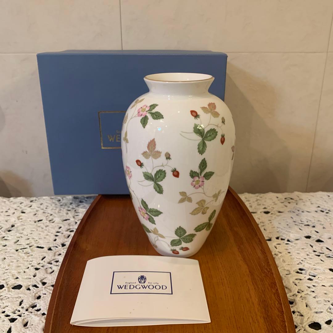 ウェッジウッド ワイルドストロベリー　花瓶　黒壺