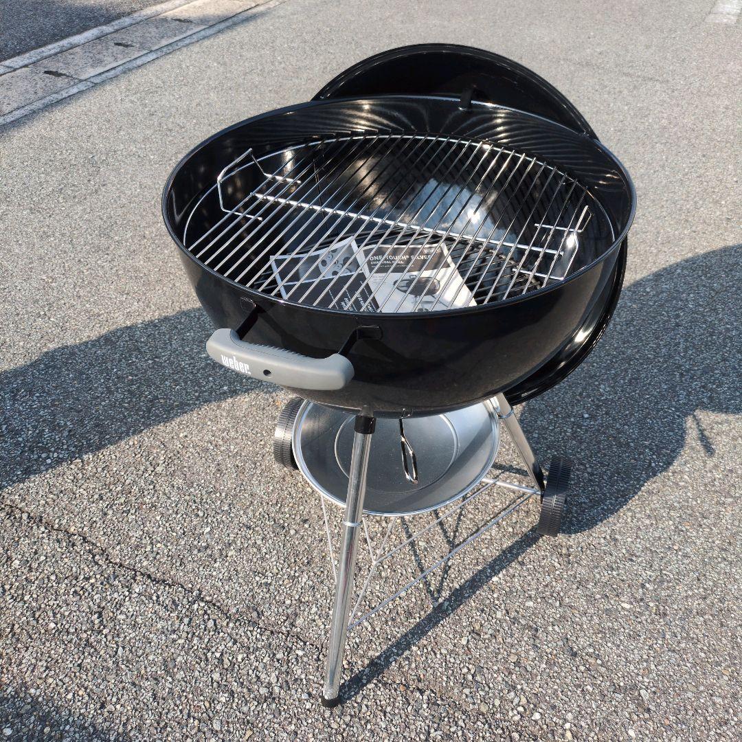 新品　人気Weber 57cm Compact グリル Charcoal BBQ