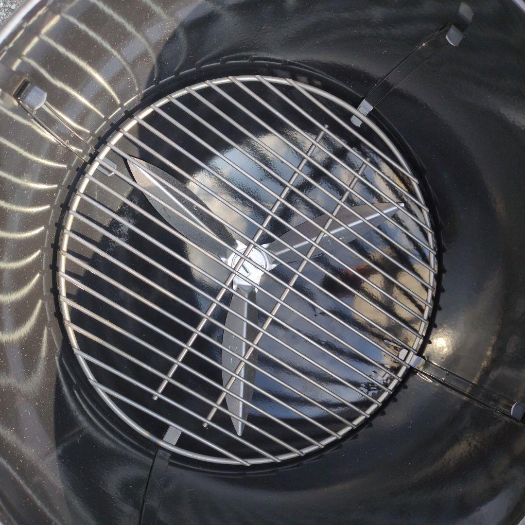 新品　人気Weber 57cm Compact グリル Charcoal BBQ