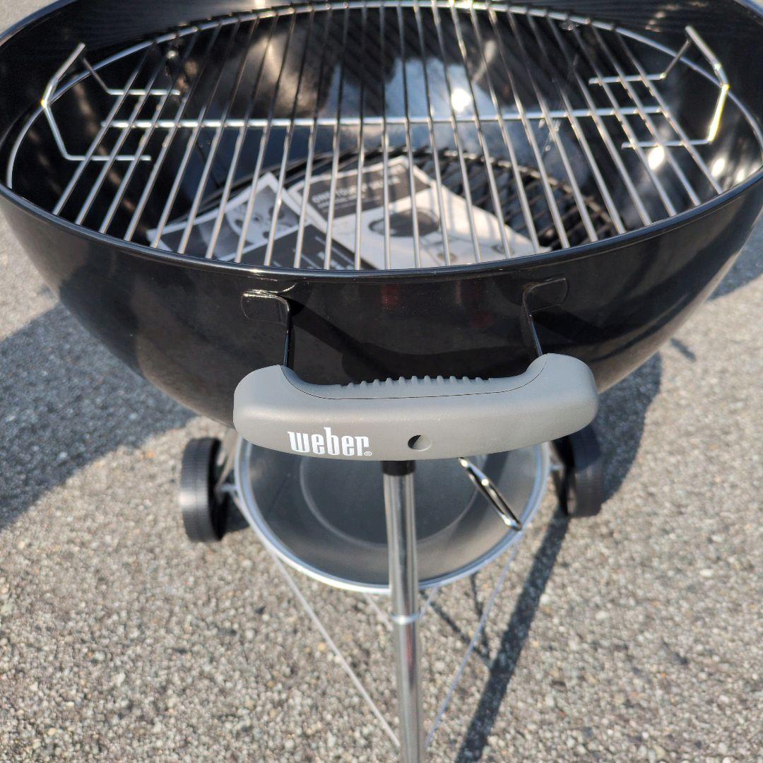 新品　人気Weber 57cm Compact グリル Charcoal BBQ