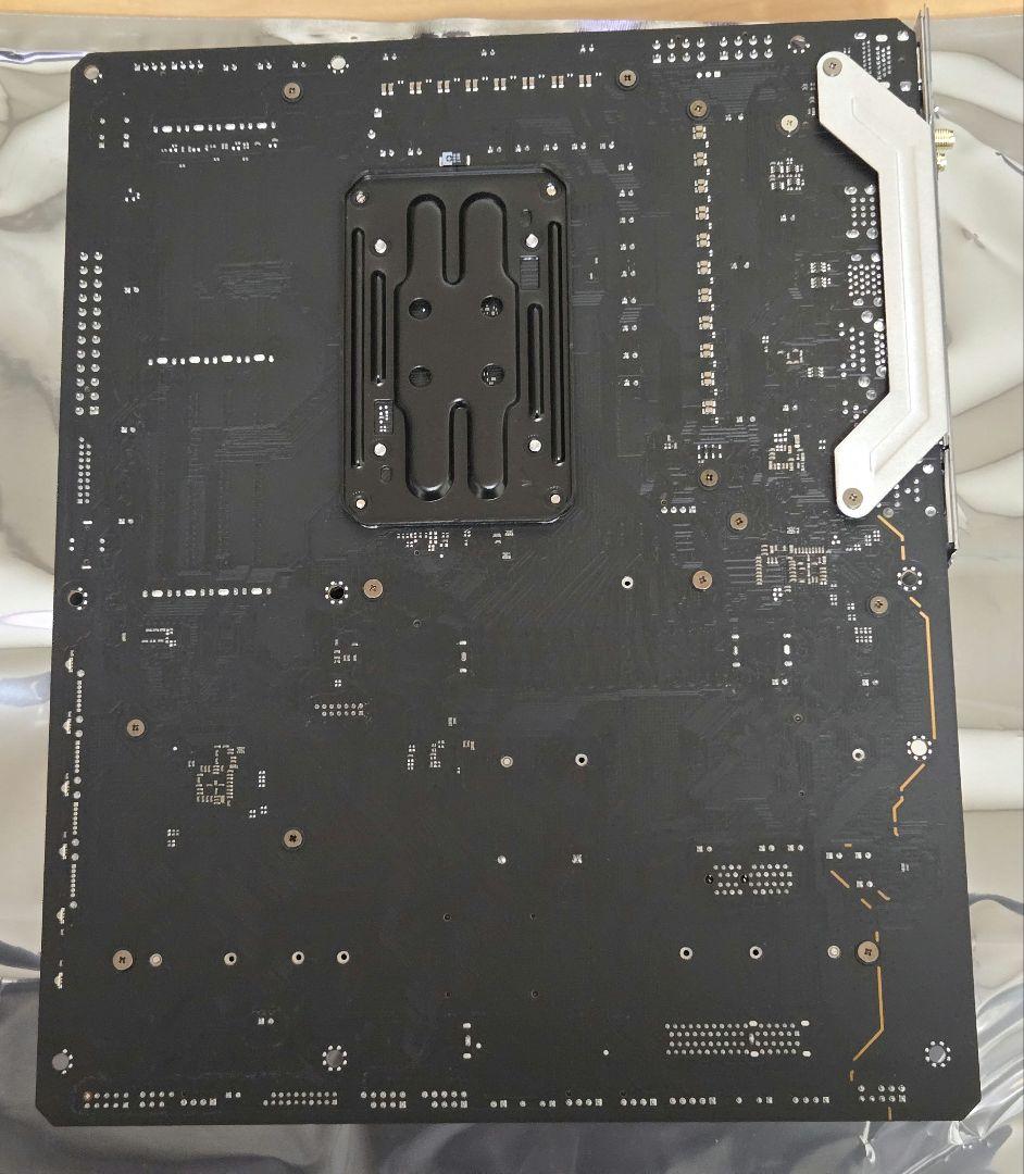 Ryzen 7 7800X3DとX670E Steel Legendのセット