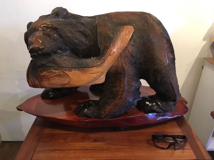 巨大熊の木彫り Handmade wooden Bear Hokkaido