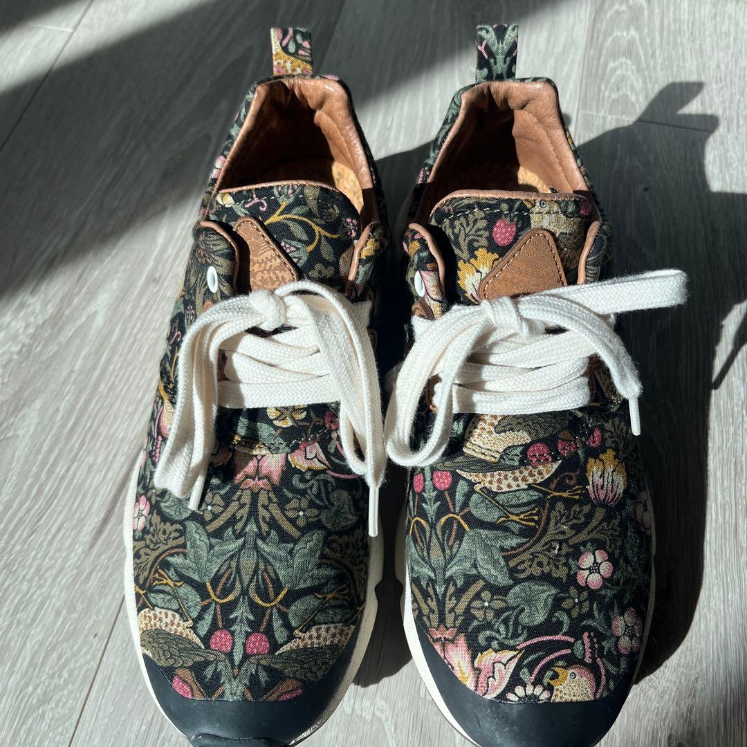 Flower Mountain 花柄スニーカー