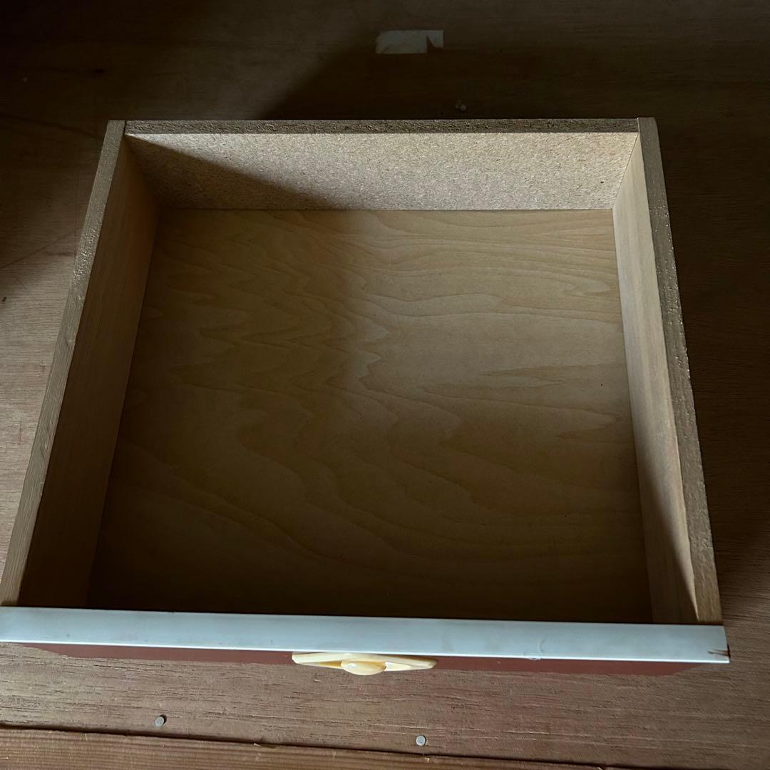 モダンな木目調キャビネット 4段引き出し