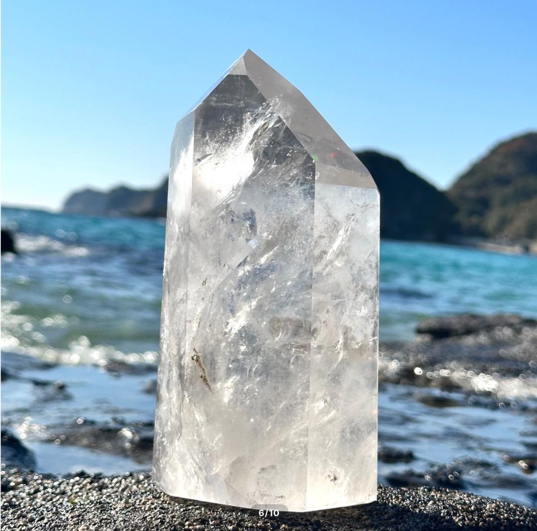 1.7kg虹入り 【水晶　ポイント】 Rainbow Rock Crystal