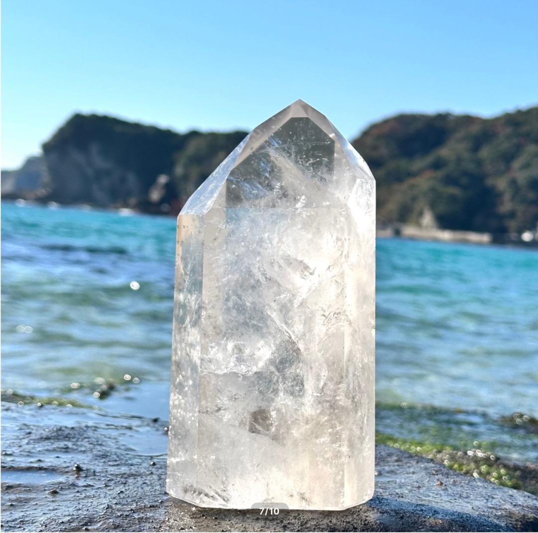1.7kg虹入り 【水晶　ポイント】 Rainbow Rock Crystal