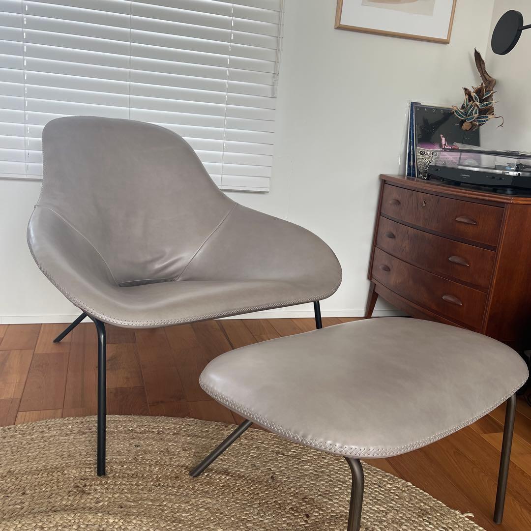 Magnus Longクロスレッグラウンジチェア 1人掛けソファ①