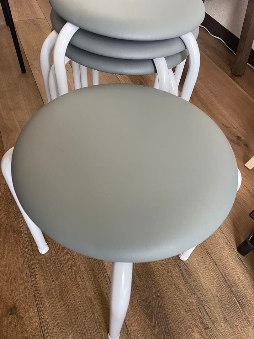 アスクル　グレーのスタッカブルスツール×10脚セット