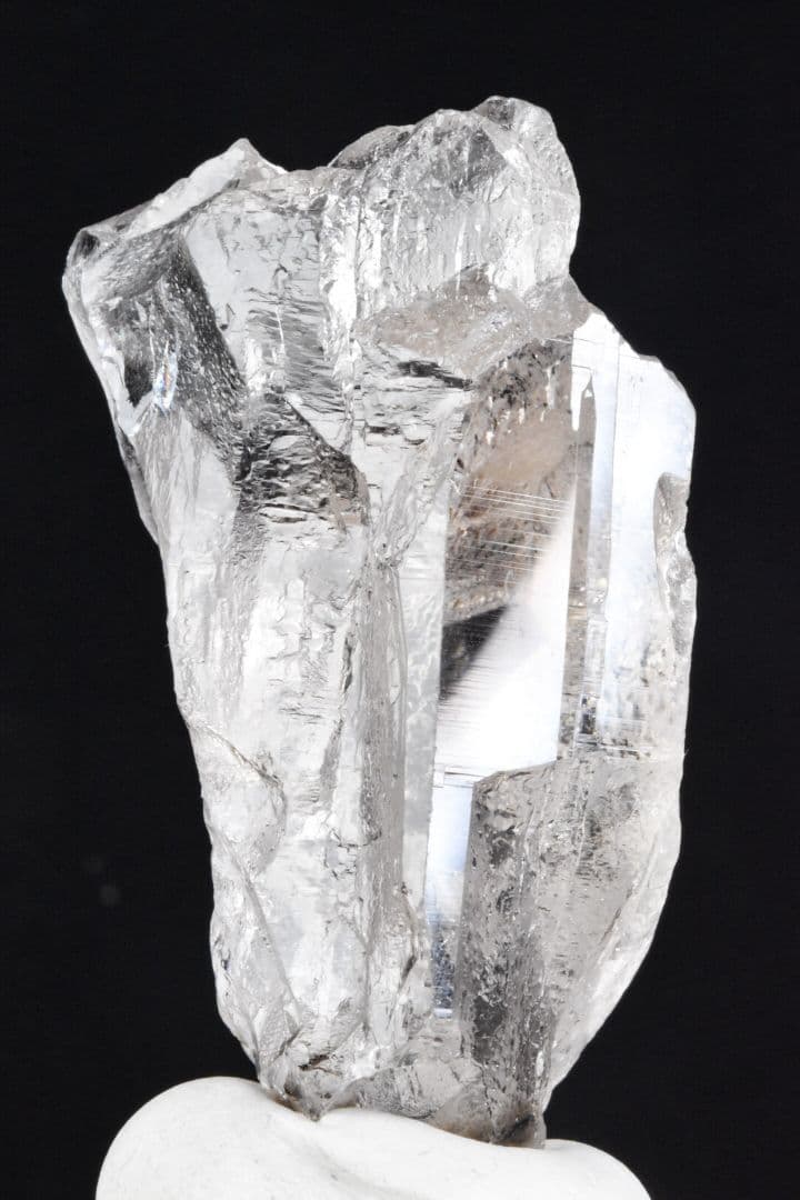 ガネーシュヒマール ラパ産 剥離痕に覆われたライトスモーキークォーツ02