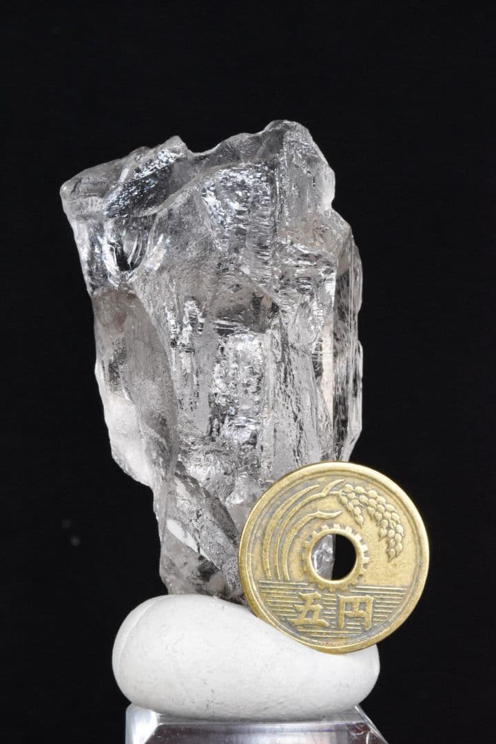 ガネーシュヒマール ラパ産 剥離痕に覆われたライトスモーキークォーツ02