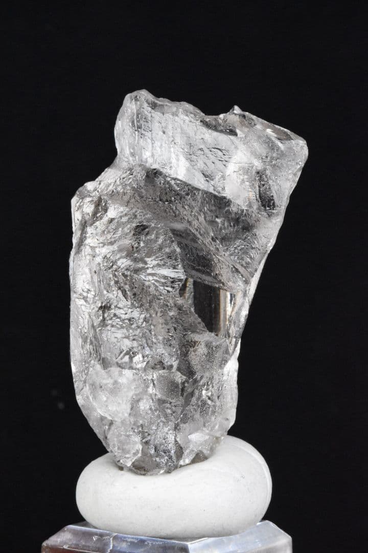 ガネーシュヒマール ラパ産 剥離痕に覆われたライトスモーキークォーツ02