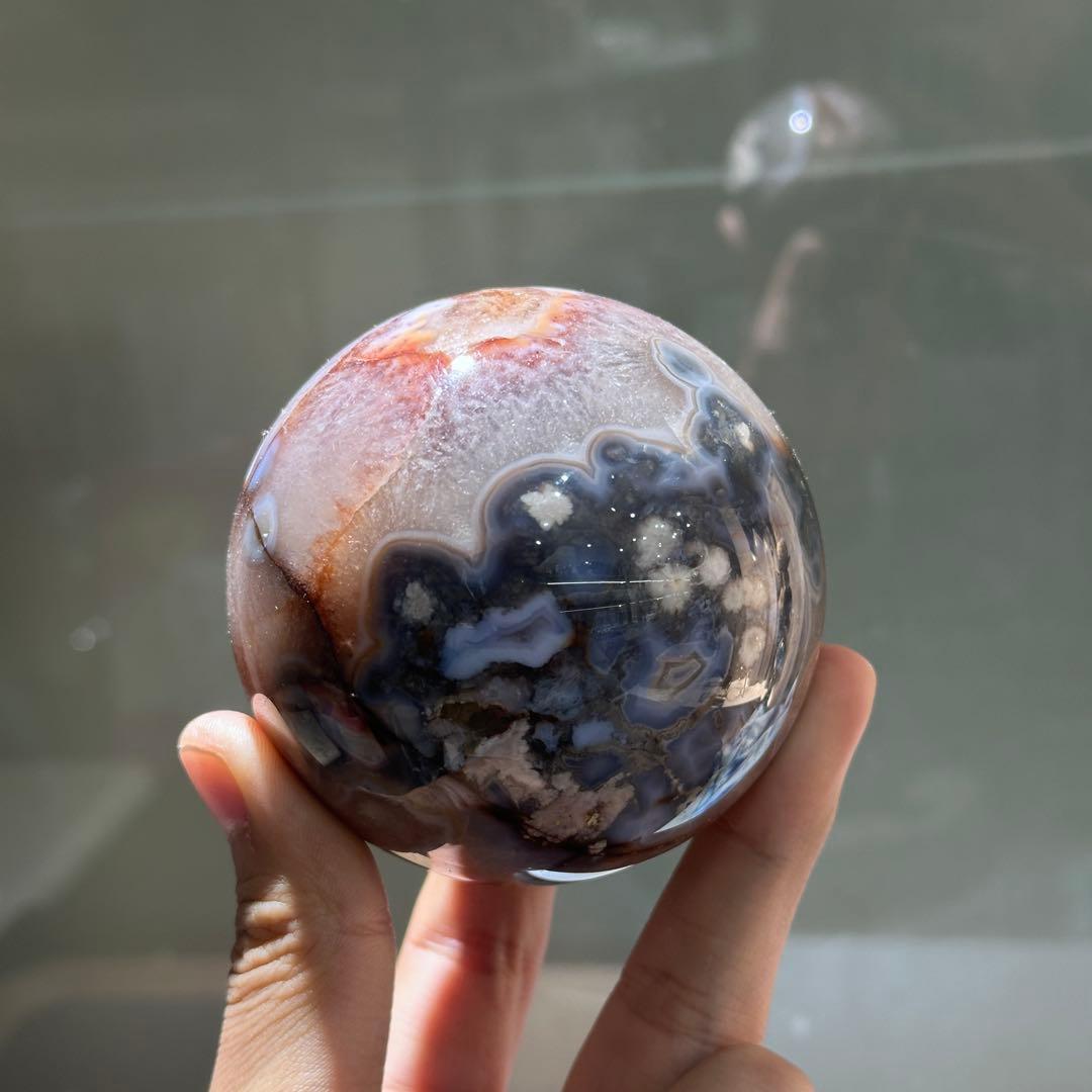 天然石 ブラック桜瑪瑙のスフィア　丸玉　置物G.141