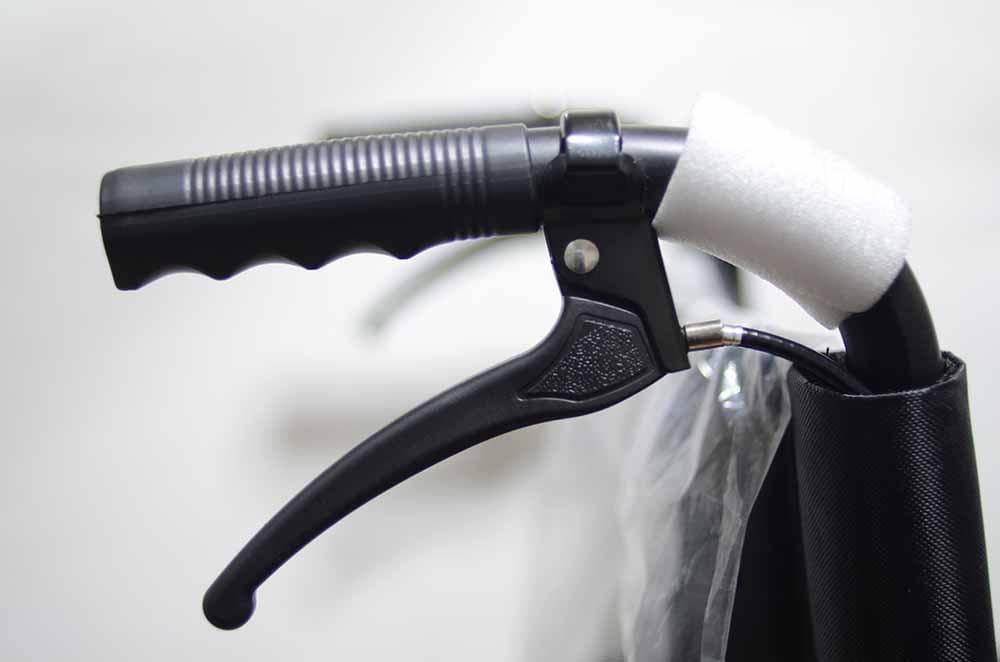 新品送料込車椅子折り畳み式介助ブレーキ超軽量コンパクト持ち運びやすい介助用車椅子