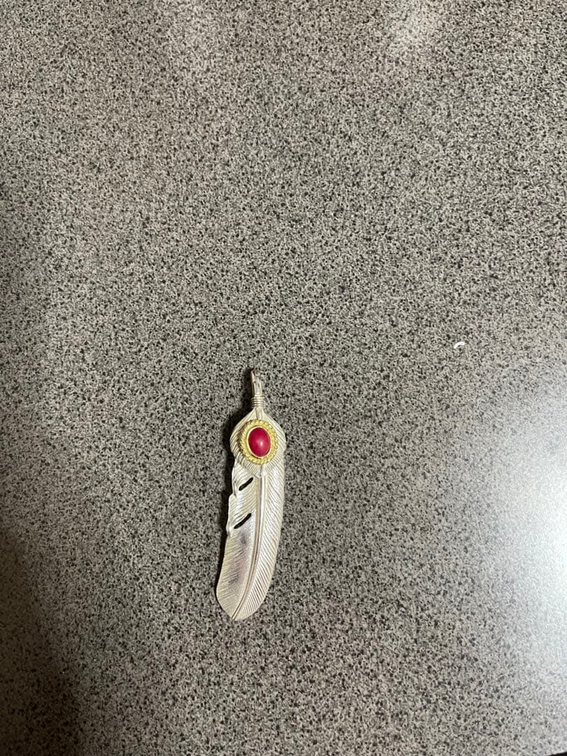 羽根デザイン シルバーペンダント 赤い石