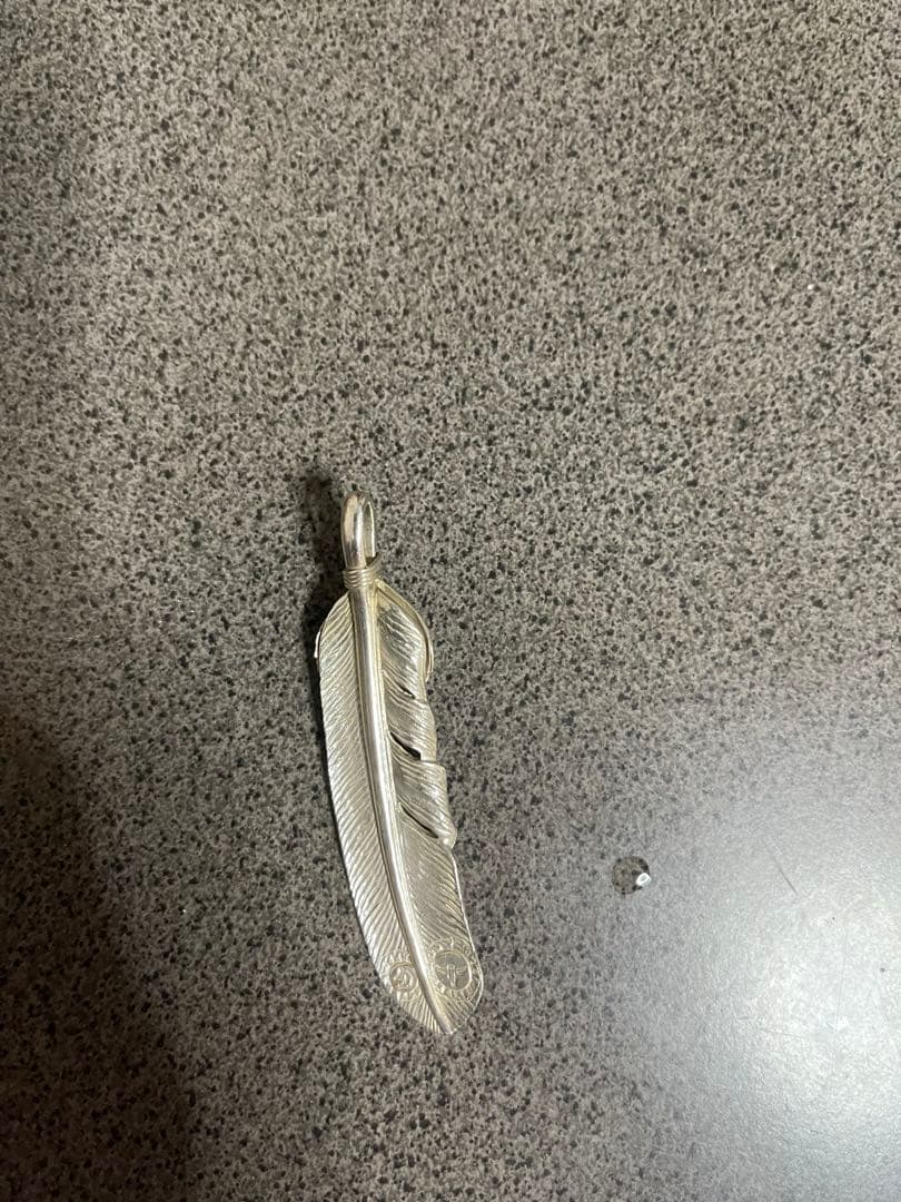 羽根デザイン シルバーペンダント 赤い石