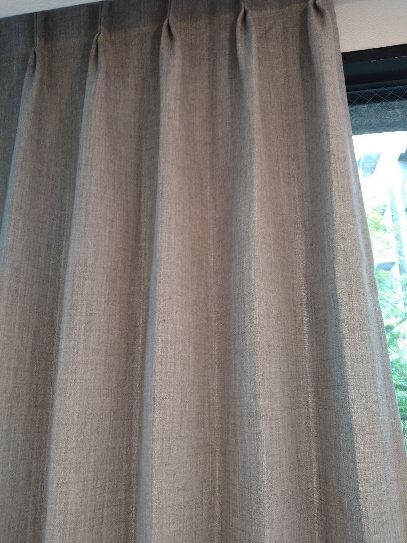 グレイッシュなファブリックカーテン