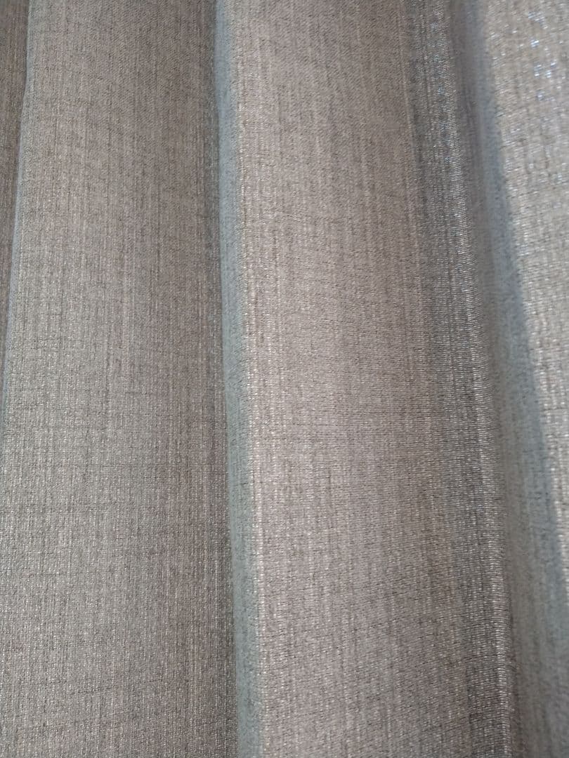 グレイッシュなファブリックカーテン