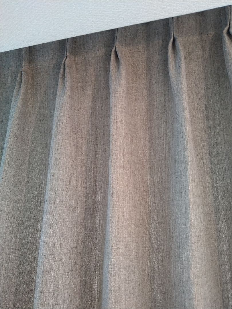 グレイッシュなファブリックカーテン