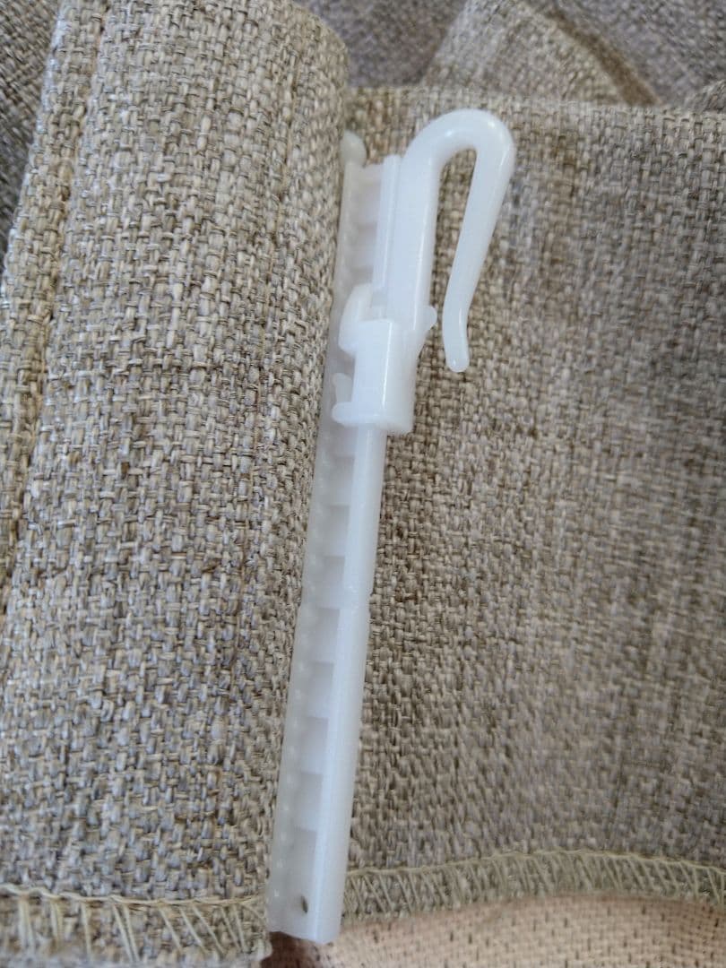 グレイッシュなファブリックカーテン