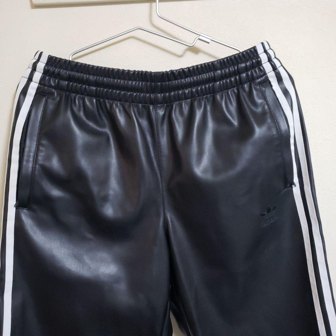 adidas 　フェイクレザーパンツ　ブラック　3ライン