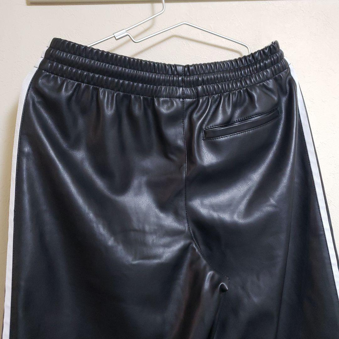 adidas 　フェイクレザーパンツ　ブラック　3ライン