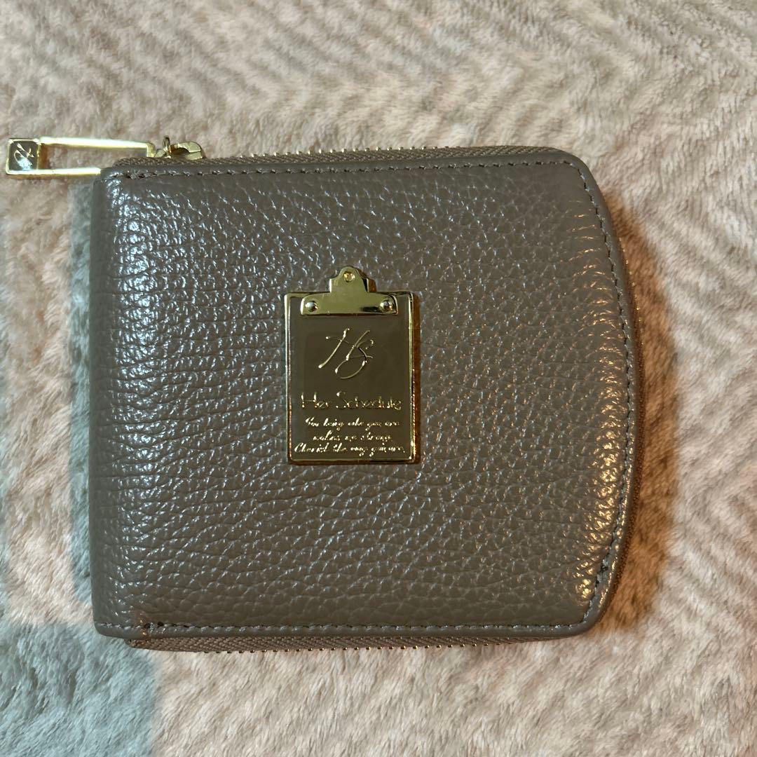 ハースケジュール　二つ折り財布