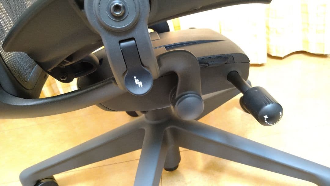 美品【正規品 ハーマンミラー アーロンチェアライト オフィスチェアBサイズ