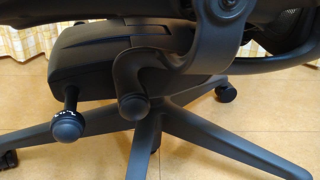 美品【正規品 ハーマンミラー アーロンチェアライト オフィスチェアBサイズ