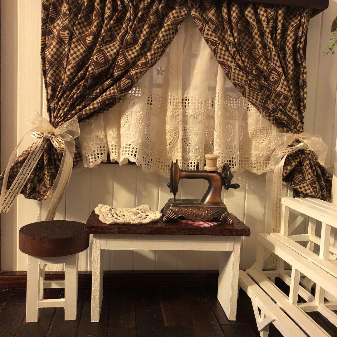 なおちゃん❤️机　アンティークミシン　椅子　レースの飾り４点セットブライス