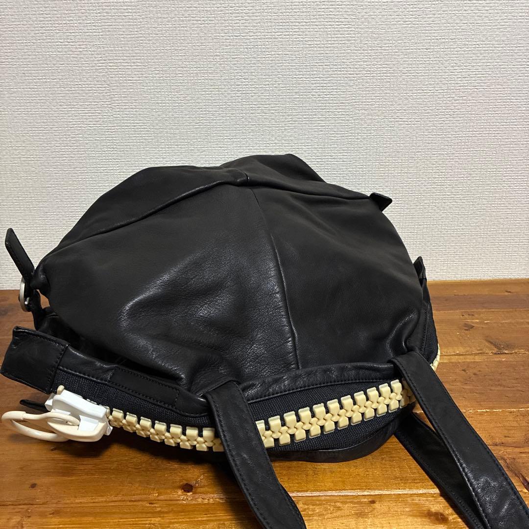 kawa-kawa カワカワ 肩掛け可　ビッグジップ　レザー トートバッグ