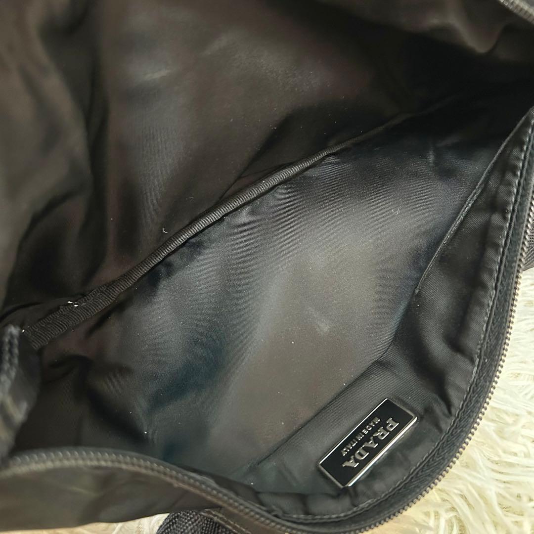 希少　PRADA ボディバッグ　ショルダーバッグ　巾着　ナイロン　三角ロゴ　黒