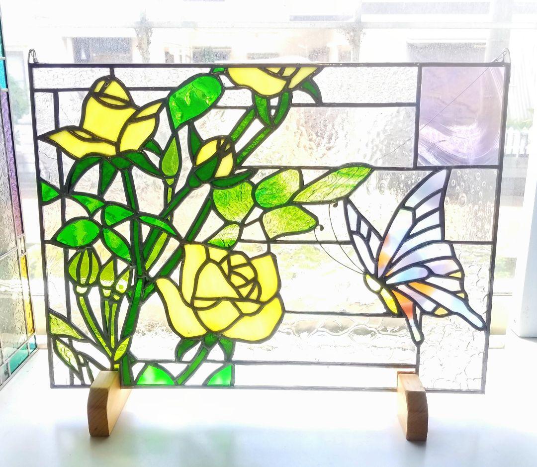 ステンドグラス　黄色い薔薇と蝶のパネル