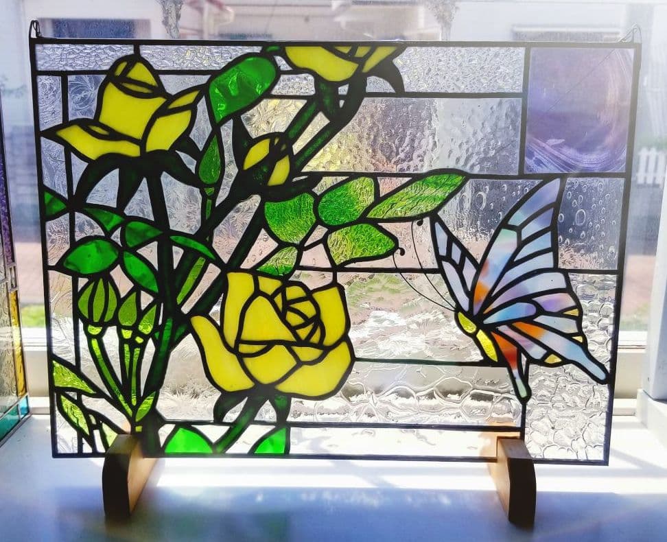 ステンドグラス　黄色い薔薇と蝶のパネル