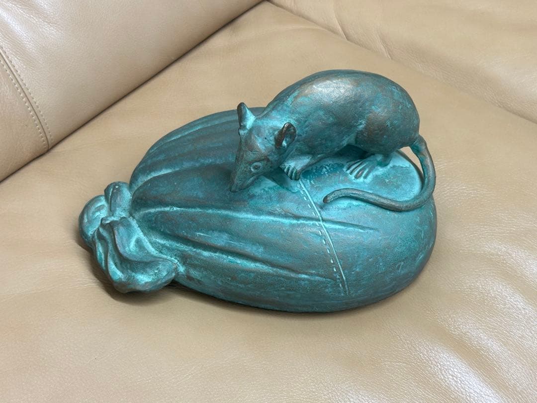 ブロンズ製ネズミの置物