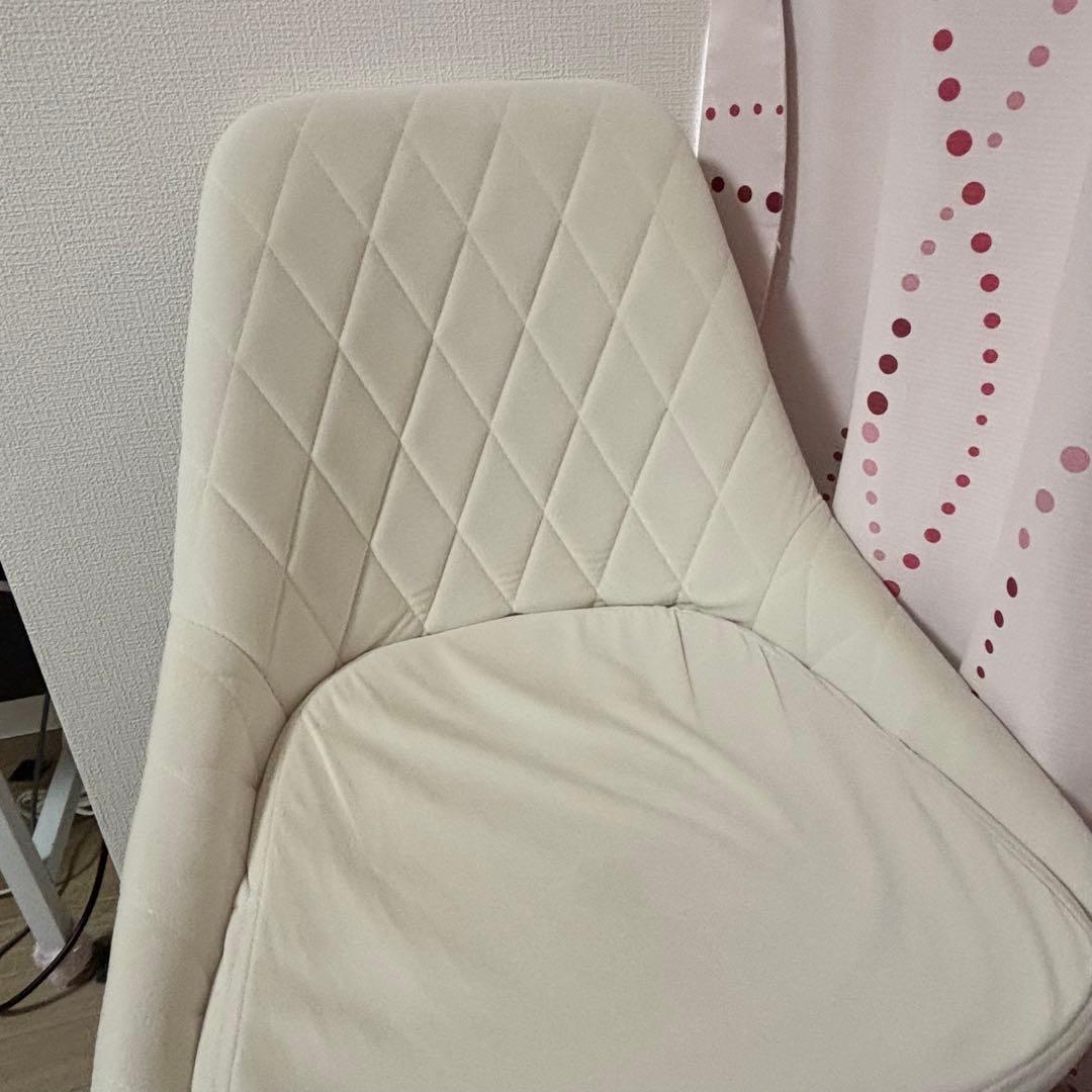 アイボリー ダイヤモンドキルティング デスクチェア 白　椅子