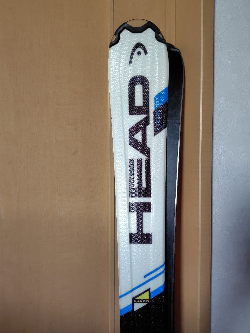 スキー板、ブーツ、ストック