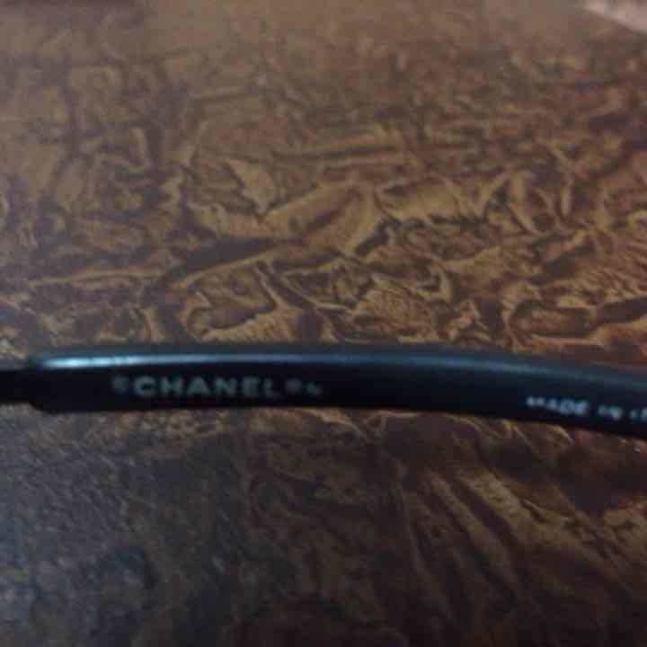 シャネルイタリア製サングラス