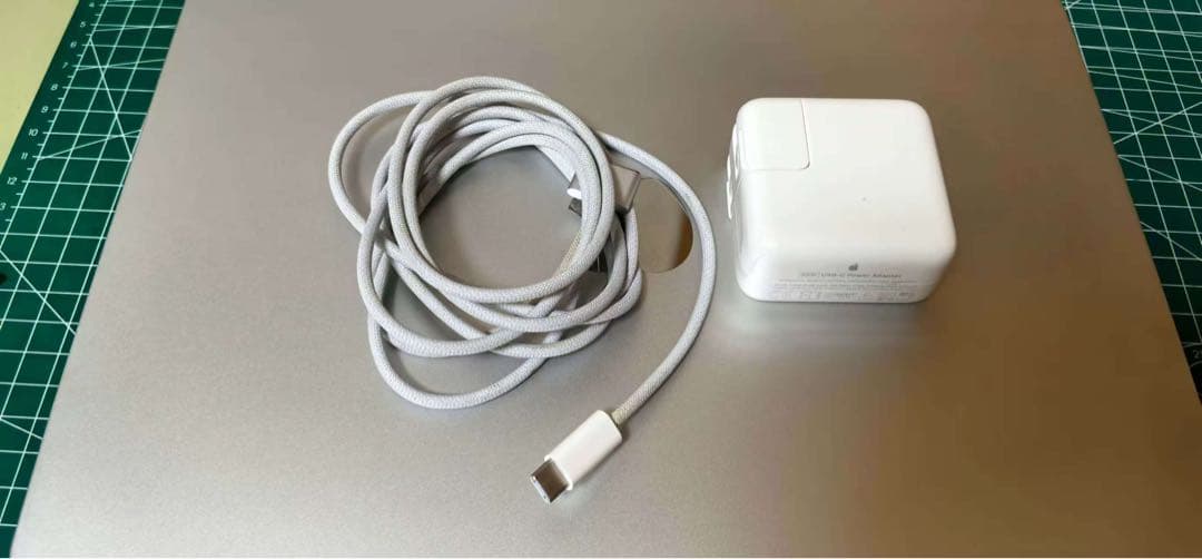 MacBook 13インチ 充電器付き