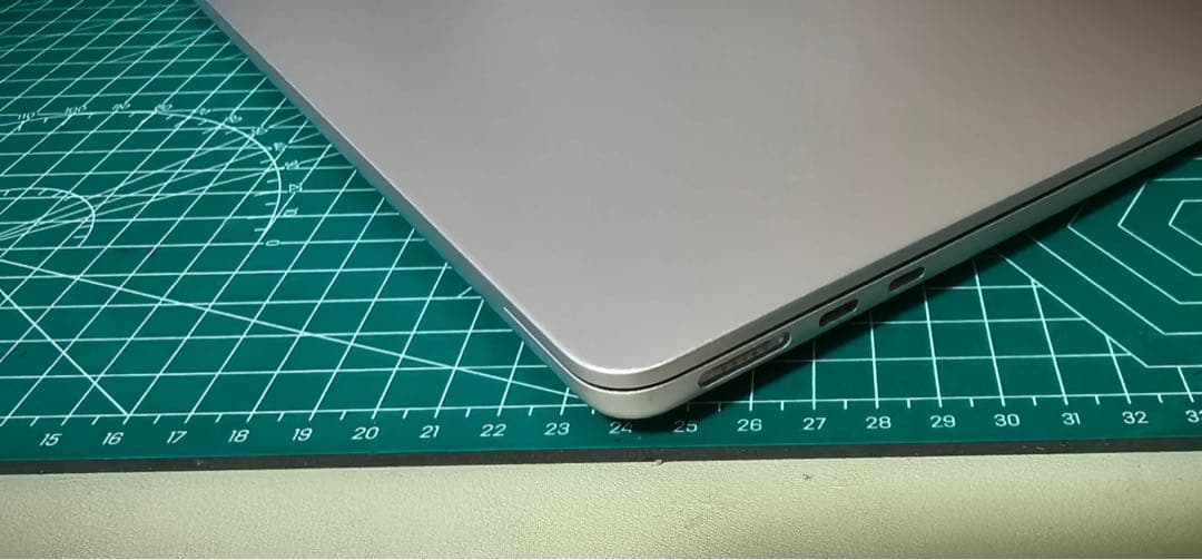 MacBook 13インチ 充電器付き