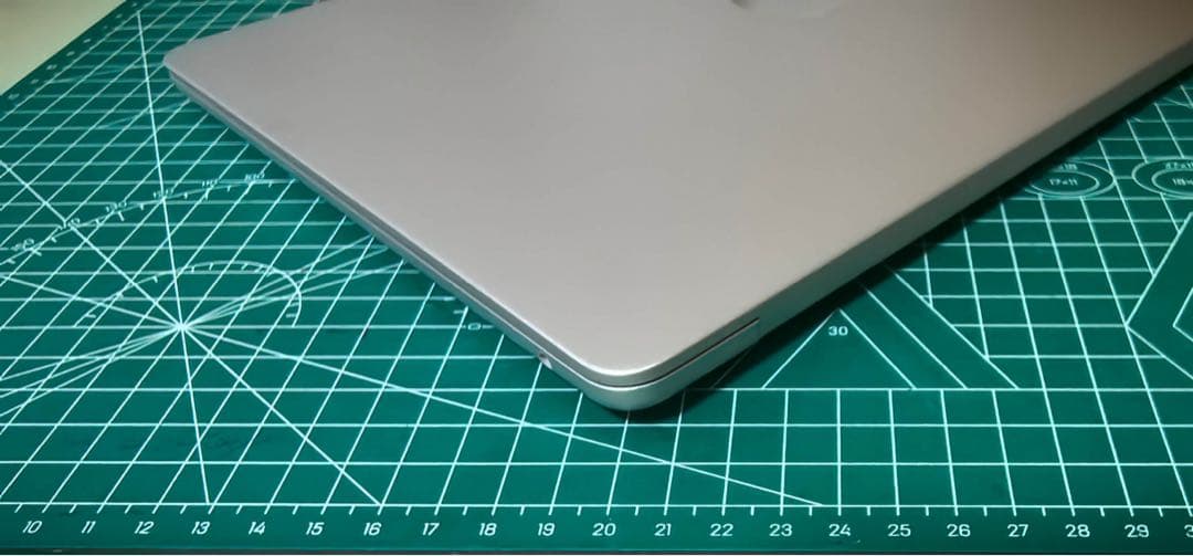 MacBook 13インチ 充電器付き
