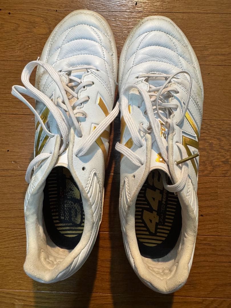 New Balance 442 サッカーシューズ スパイク ホワイト/ゴールド