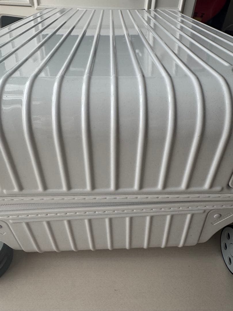 【Fuminori】　RIMOWA エッセンシャル M グロスホワイト