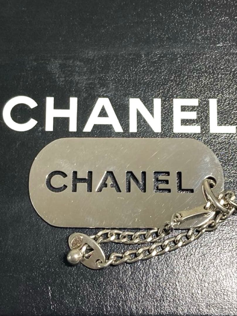 CHANEL シャネル　ロゴプレート　キーホルダー　チャーム
