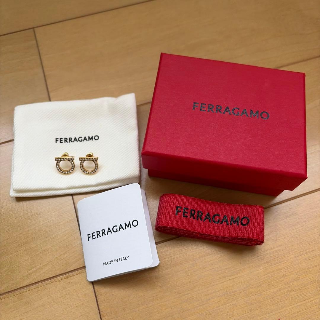 フェラガモ　ピアス　ガンチーニ クリスタルピアス(L)